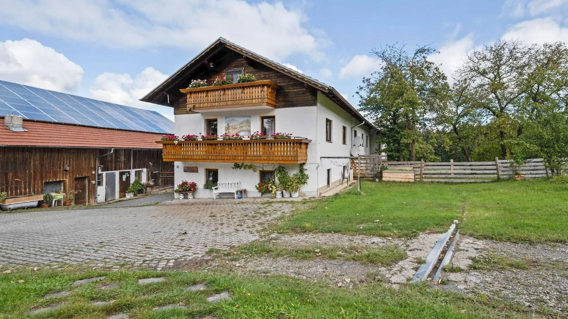 Дом отдыха Apartment On A Farm Near The Ski Area Нойкирхен-байм-Хайлиген-Блут